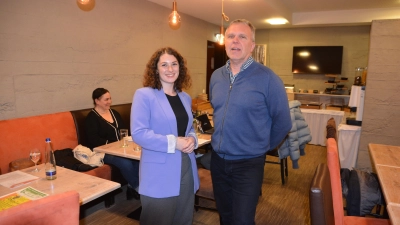 Rebecca Pfeiffer ist neu bei der Wassertrüdinger Stadtverwaltung. Sie wird künftig eng mit der Werbegemeinschaft zusammenarbeiten. Deren Vorsitzender ist Thomas Kredel. (Foto: Peter Tippl)