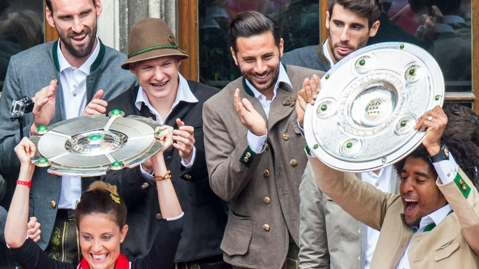Dante (r) feierte gerne Titel mit dem FC Bayern. (Archivbild) (Foto: picture alliance / dpa)