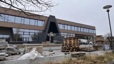 Der Brandschutz für ein Vorhaben wie das Visioplex-Projekt (Bild), in dessen rechten Gebäudeteil ein Kino mit zehn Sälen seinen Betrieb aufnehmen will, ist komplex. (Foto: Martina Haas)