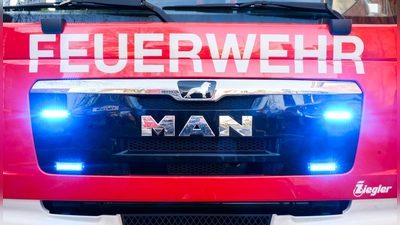 Ein Küchenbrand löste in Grub am Forst einen Großeinsatz aus. (Symbolfoto) (Foto: Julian Stratenschulte/dpa)