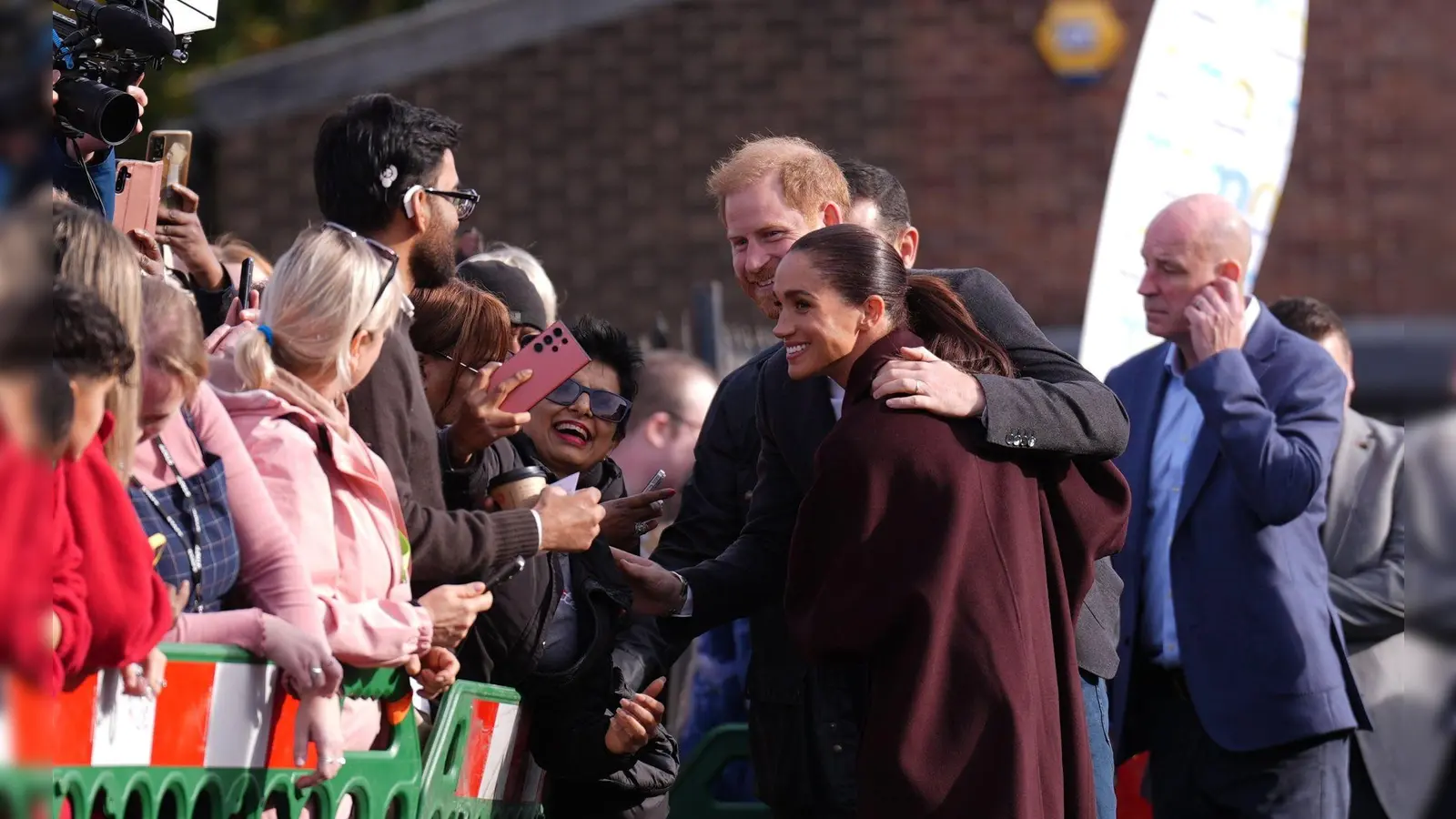 Harry und Meghan sind zurück in der britischen Öffentlichkeit. (Foto: Joe Giddens/PA Wire/dpa)