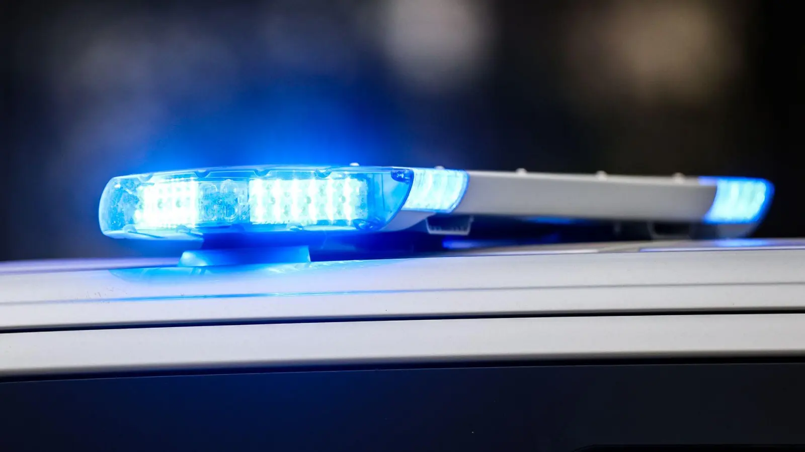 Bei einem Zusammenstoß wischen einem Auto und einer Trambahn wurde niemand verletzt. (Symbolbild) (Foto: Christoph Reichwein/dpa)