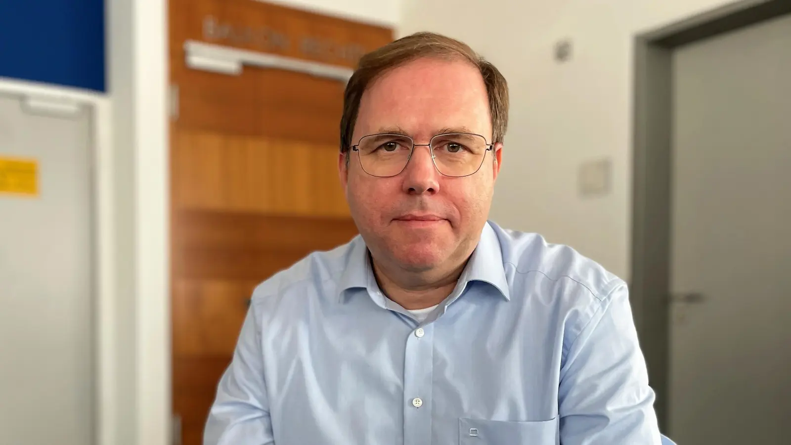 „Man hat leider einen Wirtschaftsplan beschlossen, der uns massive Kürzungen auferlegt.“: der Ansbacher Intendant Axel Krauße. (Foto: Thomas Wirth)