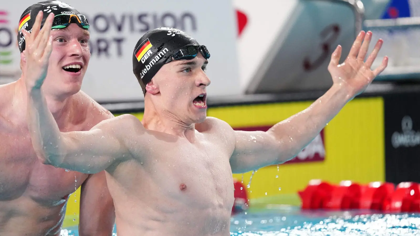 Jubel im Doppelpack: Liebmann (r) und Schwarz freuen sich. (Foto: Sebastien Bozon/AFP/dpa)