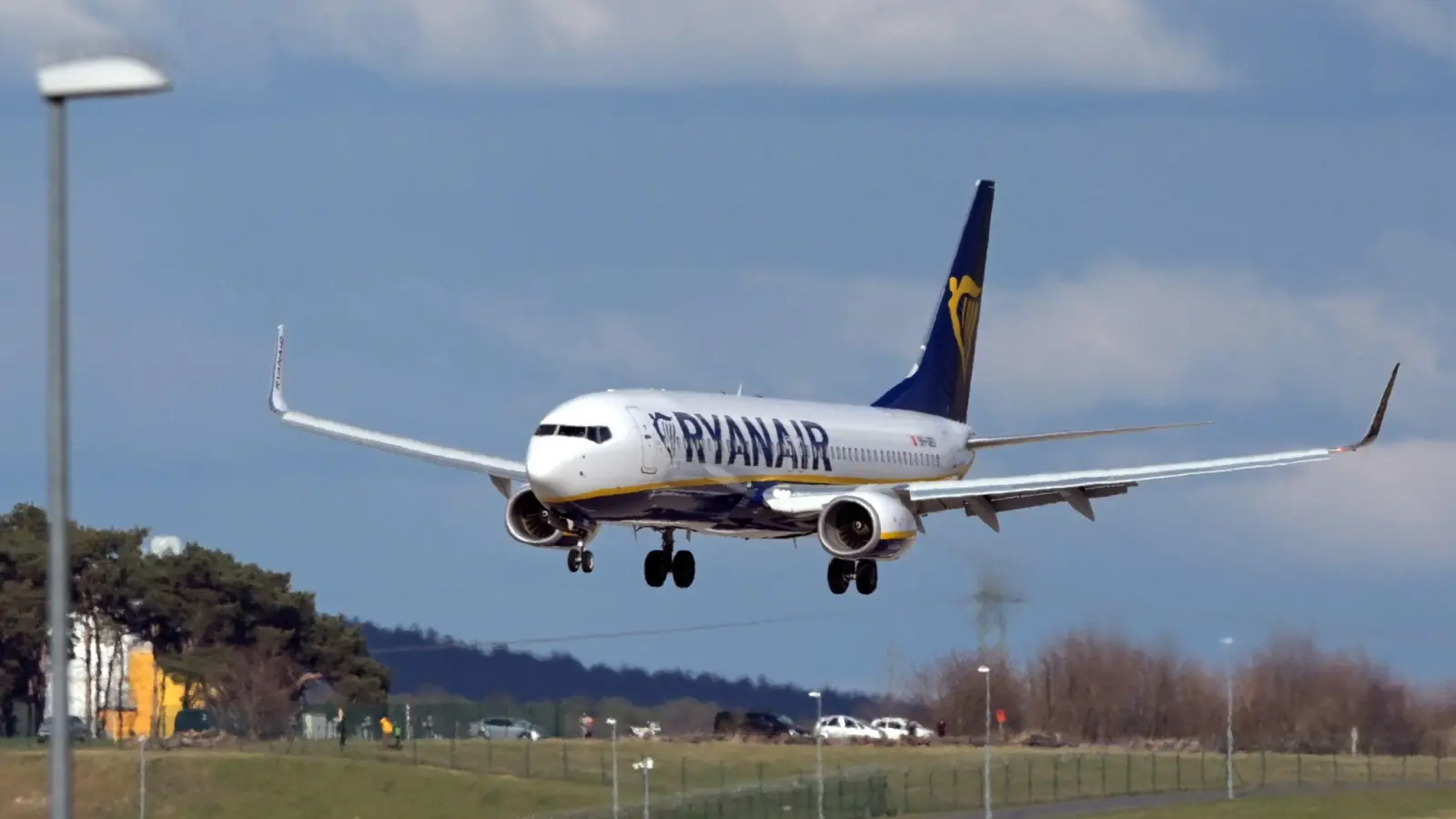 Während die nach Passagierzahlen größte Airline Europas in vielen Teilen Deutschlands auf dem Rückzug ist, sieht sie im Südwesten offenbar Wachstumspotenzial. (Archivbild) (Foto: Soeren Stache/dpa-Zentralbild/dpa)
