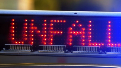 Laut Polizei sind bei dem Bus-Unfall zwei Kinder leicht verletzt worden. (Symbolbild) (Foto: Stefan Puchner/dpa)