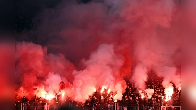 Auch die Ultras von Bayer Leverkusen haben das Rhein-Derby gegen den 1. FC Köln boykottiert. (Foto: Federico Gambarini/dpa)