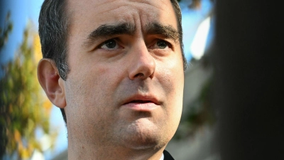 Lecornu will die politische Krise überwinden und am Montag einen Haushalt einbringen. (Foto: Martin Lelievre/Pool AFP/AP/dpa)