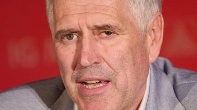 Horst Ott, der Landesvorsitzende der IG Metall Bayern, ist über den Trend zur Verlagerung ins Ausland besorgt. (Archivbild) (Foto: Georg Wendt/dpa)