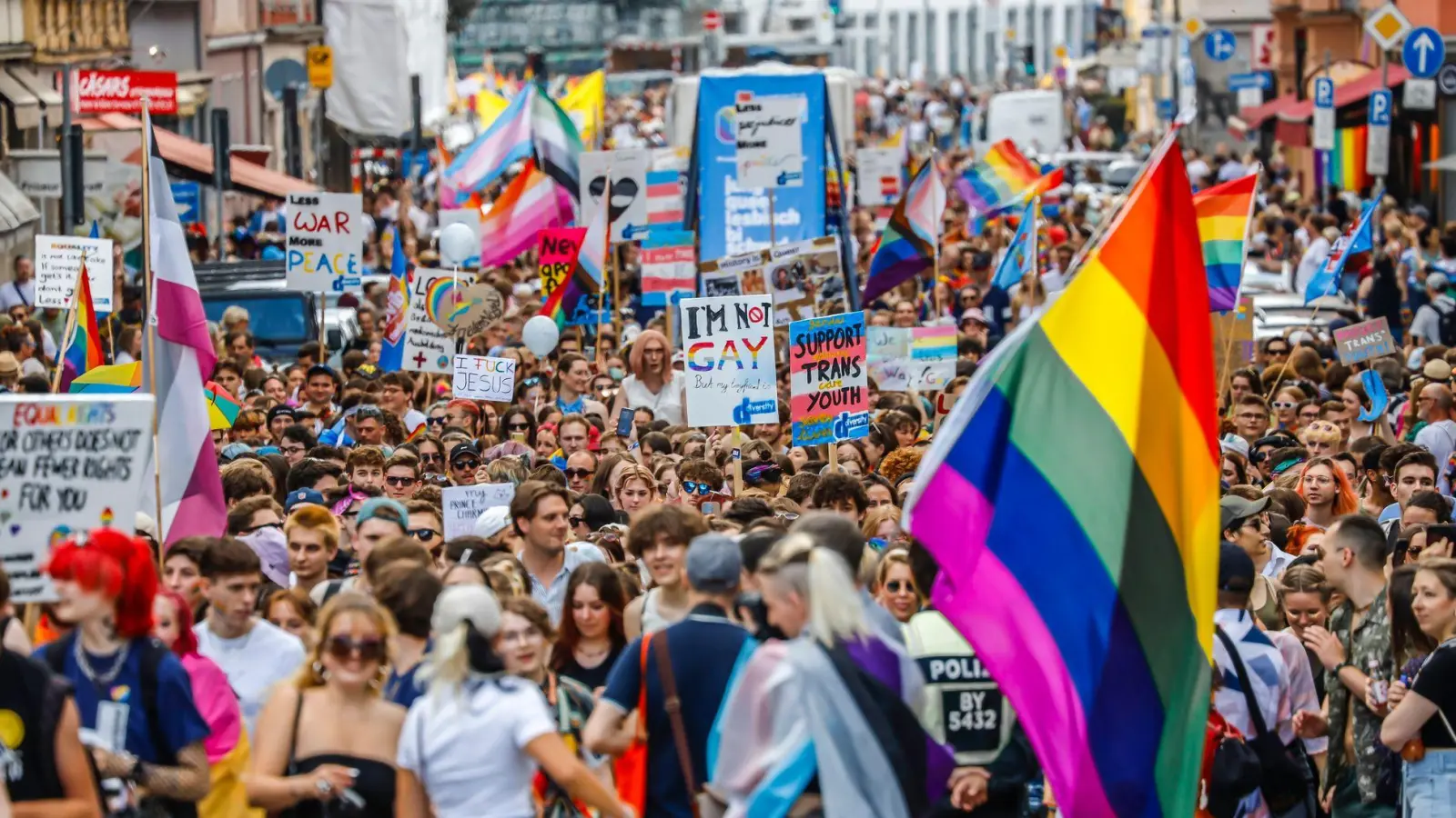 Rund 300.000 Menschen feierten zuletzt in München den Christopher Street Day. (Archivbild) (Foto: Uwe Lein/dpa)