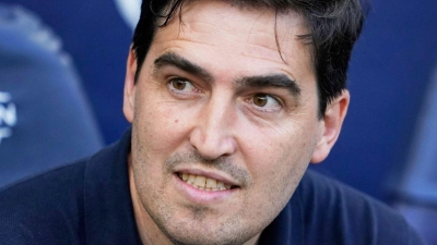 Heißer Kandidat fürs Traineramt bei Bayer Leverkusen: der Spanier Andoni Iraola. (Archivbild) (Foto: Dave Thompson/AP/dpa)