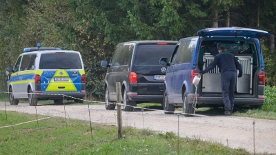 In den Tagen nach der Sichtung hatten Polizisten das Naturschutzgebiet durchkämmt. (Foto: Peter Kneffel/dpa)