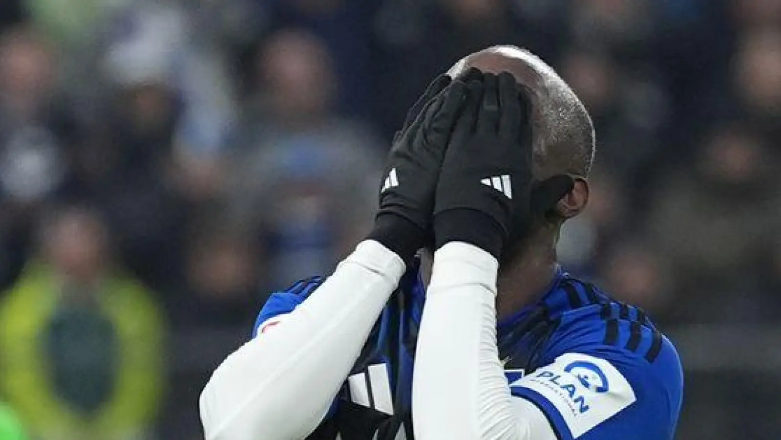 Wegen eines Fehlverhaltens suspendiert: Jean-Luc Dompé vom HSV.  (Foto: Marcus Brandt/dpa)