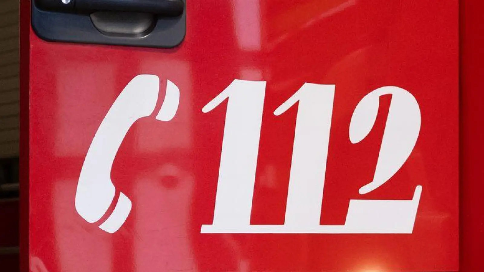 In Erlangen rückte die Feuerwehr am Freitagabend zu einem Kellerbrand aus. (Symbolbild)  (Foto: Niklas Treppner/dpa)