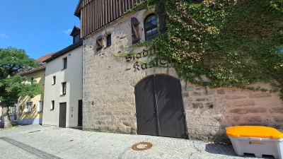 Das Nebengebäude der Feuchtwanger Stadthalle „Kasten“ könnte in Sachen Barrierefreiheit eine große Rolle spielen. Drei Varianten wurden nun im Bau- und Verkehrsausschuss vorgestellt. (Foto: Antonia Müller)