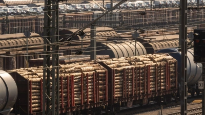 Experten vermuten einen Zusammenhang zwischen der Zugentgleisung bei Rosenheim und einer europaweiten Serie. (Symbolbild) (Foto: Peter Kneffel/dpa)