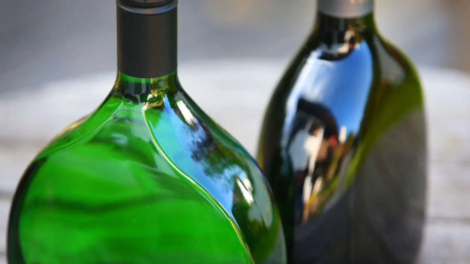 Nur Frankenweine dürfen in einen Bocksbeutel gefüllt werden. (Archivbild) (Foto: picture alliance / Karl-Josef Hildenbrand/dpa)