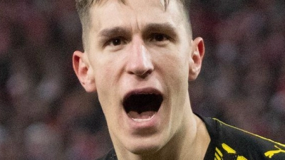 Nico Schlotterbeck bejubelt seinen Kopfballtreffer zum 2:0. (Foto: Soeren Stache/dpa)