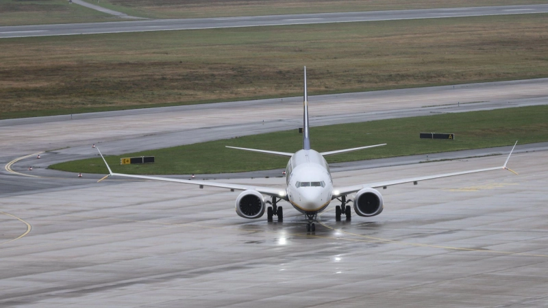 Wegen Blitzeis  wurde der Flugbetrieb am Flughafen Köln/Bonn für 45 Minuten unterbrochen. (Symbolfoto) (Foto: Sascha Thelen/dpa)