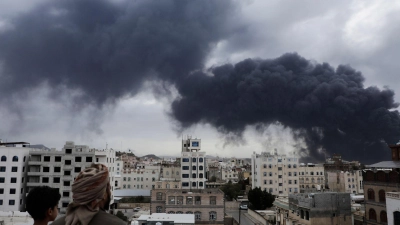 Die israelische Luftwaffe hat den Flughafen von Sanaa angegriffen und weitgehend lahmgelegt.  (Foto: Osamah Abdulrahman/AP/dpa)