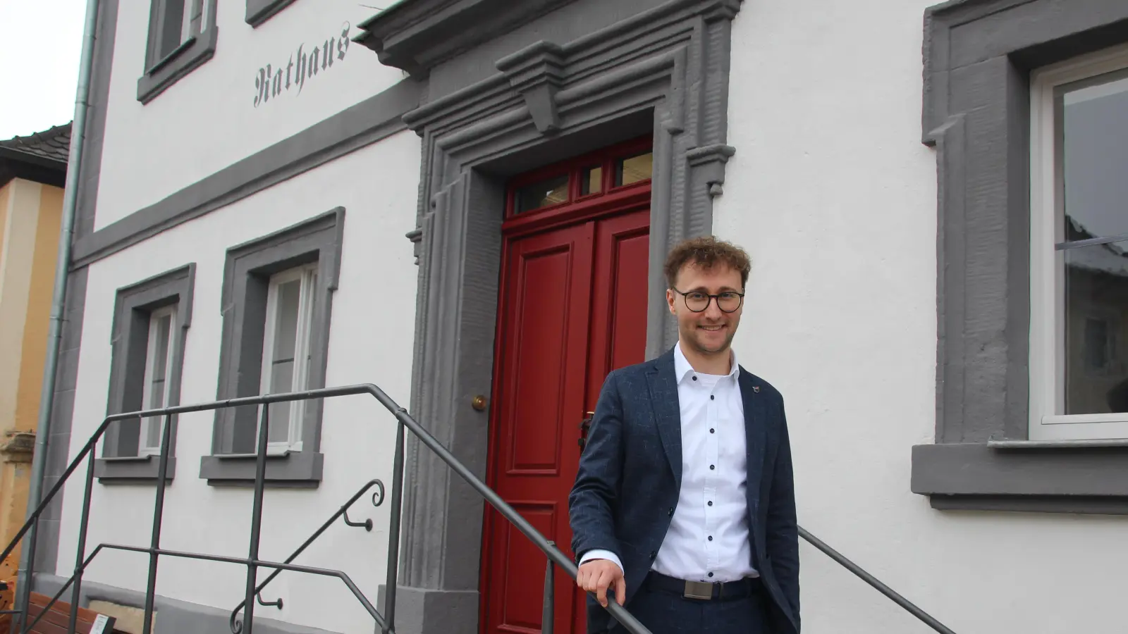 Marco Meier ist zwar gern Bürgermeister in Ornbau, doch ist aus seiner Sicht die Zeit reif für einen Wechsel im Landkreis. Deshalb bewirbt er sich als Landrat.  (Foto: Robert Maurer)