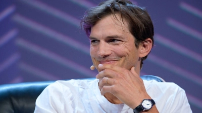 Schauspieler Ashton Kutcher beim Digital-Festival OMR in Hamburg. (Foto: Jonas Walzberg/dpa)