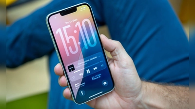 Alles neu - auf jeden Fall optisch setzt iOS26 neue Akzente und gibt viel mehr Möglichkeiten zur Individualisierung. (Foto: Nico Tapia/dpa-tmn)