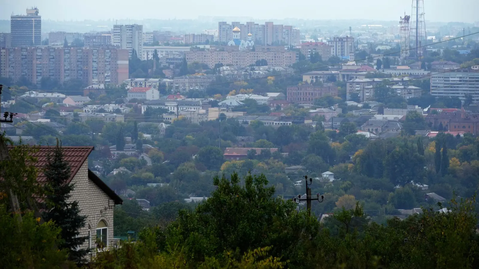 Wie die ukrainische Stadt Luhansk ist fast das gesamte gleichnamige Gebiet von Russland besetzt. (Archivbild) (Foto: -/AP/dpa)