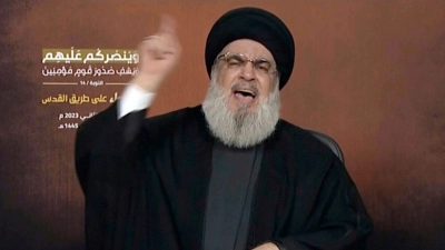 Hisbolllah-Führer Hassan Nasrallah spricht über eine Videoverbindung während einer Kundgebung in Beirut. (Foto: Uncredited/AP/dpa)