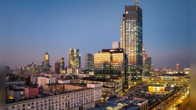Der Varso Tower in Polen zählt mit 310 Metern zu den höchsten Bauwerken in Europa.  (Foto: Cezary Warś/polen.travel/dpa-tmn)