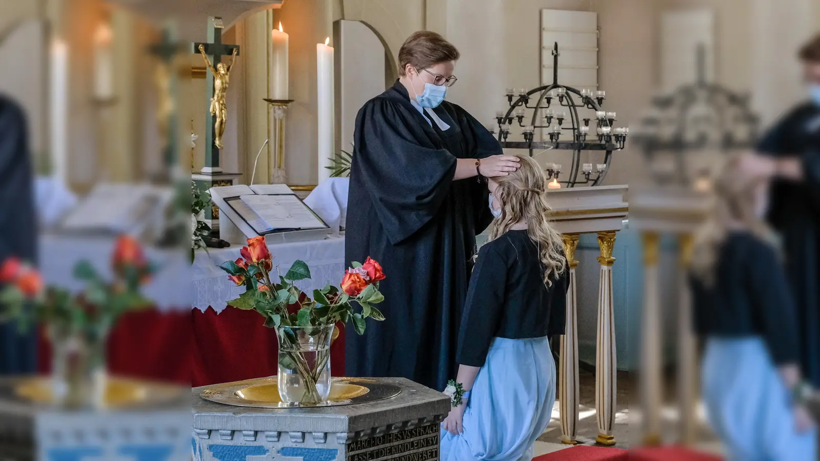 Mit den Auswirkungen der Corona-Pandemie müssen auch die Kirchengemeinden seit mehr als zwei Jahren leben. Das Foto entstand bei einem Konfirmationsgottesdienst. Die aktuelle Infektionswelle sorgt zwar für Personalausfälle. Diese können aber noch ausgeglichen werden. (Foto: epd-bild/Jens Schulze)