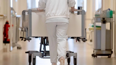 Deutsche Kliniken haben laut der KKH hohe Sicherheits- und Hygienestandards. (Symbolbild) (Foto: Marijan Murat/dpa)