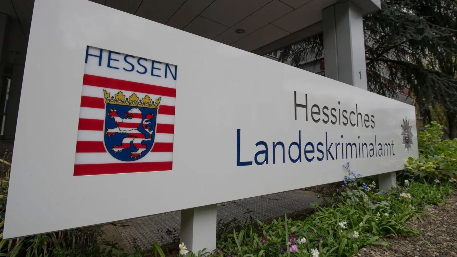 Laut Frankfurter Staatsanwaltschaft und LKA führte eine Fahndungskampagne zum Ermittlungserfolg. (Symbolbild)  (Foto: Boris Roessler/dpa)