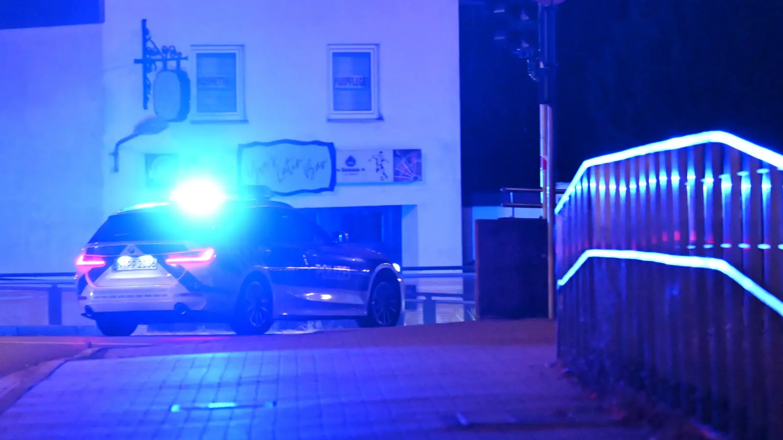 Einen besonderen Einsatz fuhr die Polizei am Samstagabend in Ansbach. Sie zog mehrere Autos aus dem Verkehr.  (Symbolbild: Manfred Blendinger)
