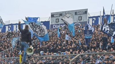 Können die „Löwen“-Fans am Freitagabend im Topspiel jubeln? (Archivbild) (Foto: Frank Hoermann / SVEN SIMON/dpa)