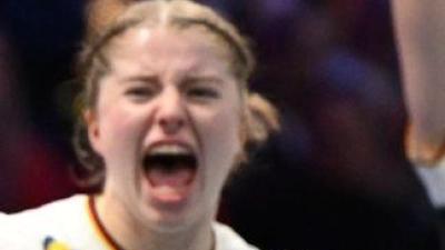 Der Jubel kennt keine Grenzen: Die DHB-Frauen spielen um WM-Gold.  (Foto: Federico Gambarini/dpa)