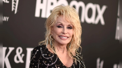 Dolly Parton musste im September einige Konzerte verschieben. (Archivbild) (Foto: Richard Shotwell/Invision via AP/dpa)