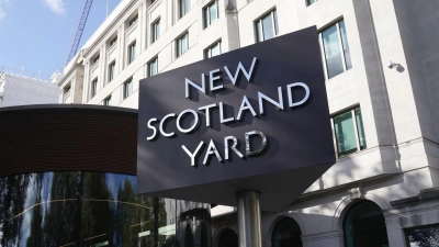 Die Londoner Polizei hat einen versehentlich entlassenen Sexualstraftäter gefasst. (Symbolfoto) (Foto: Kin Cheung/AP/dpa)