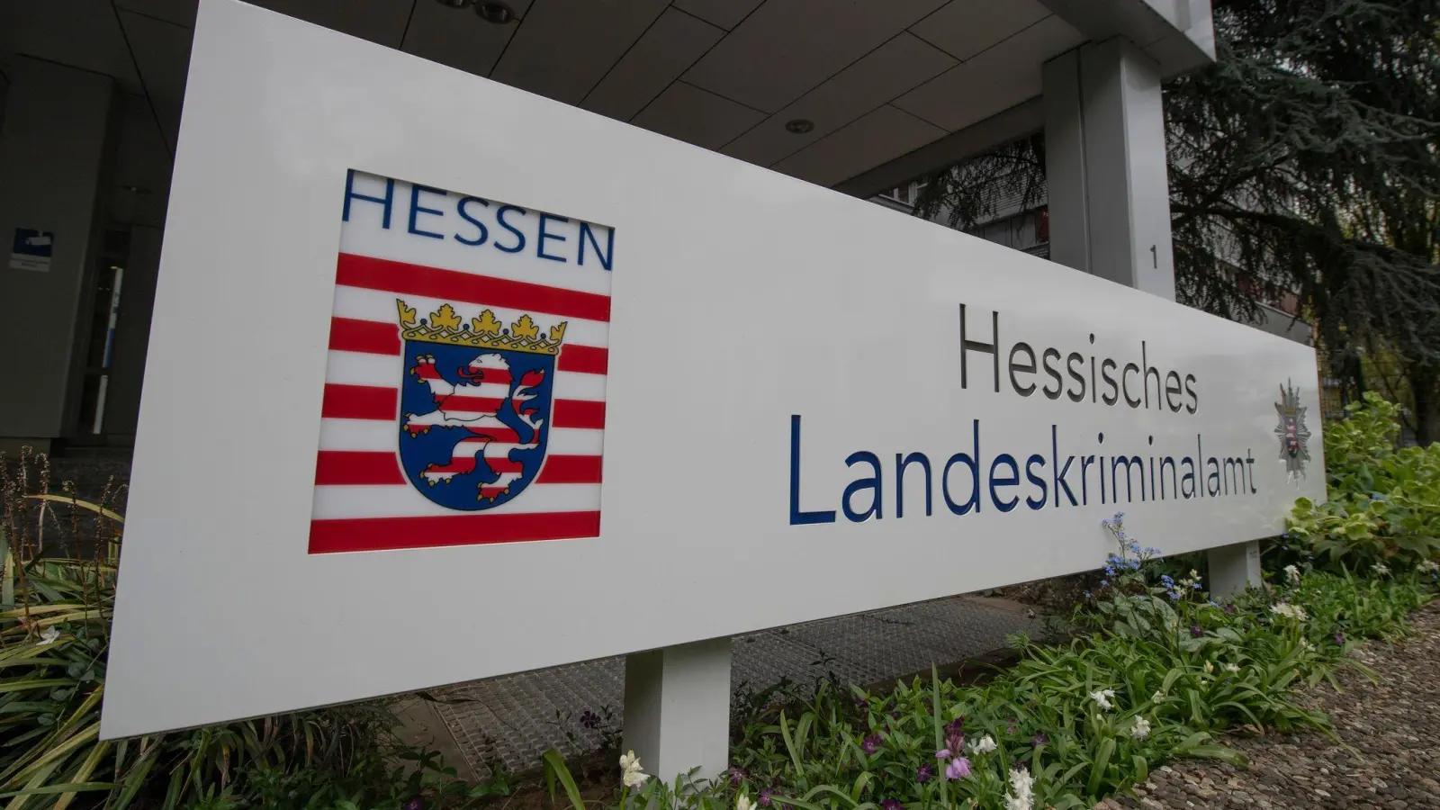 Das LKA in Hessen hatte die Federführung bei der Aktion. (Archivbild) (Foto: Boris Roessler/dpa)