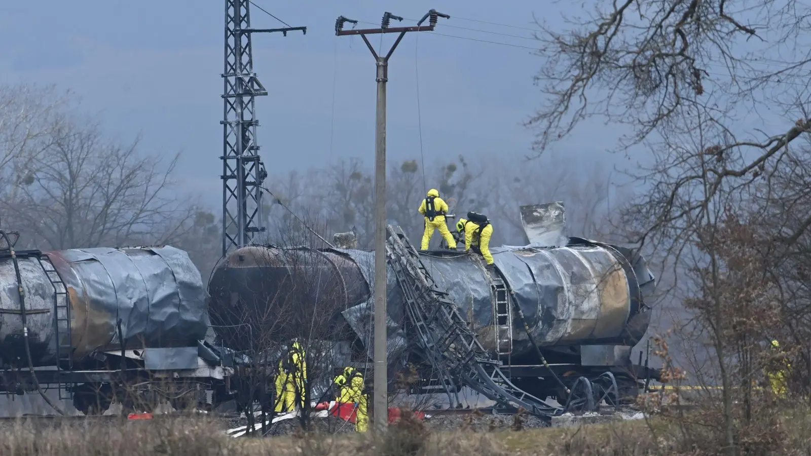 Der Brand ist mittlerweile unter Kontrolle. (Foto: Peøina Ludìk/CTK/dpa)