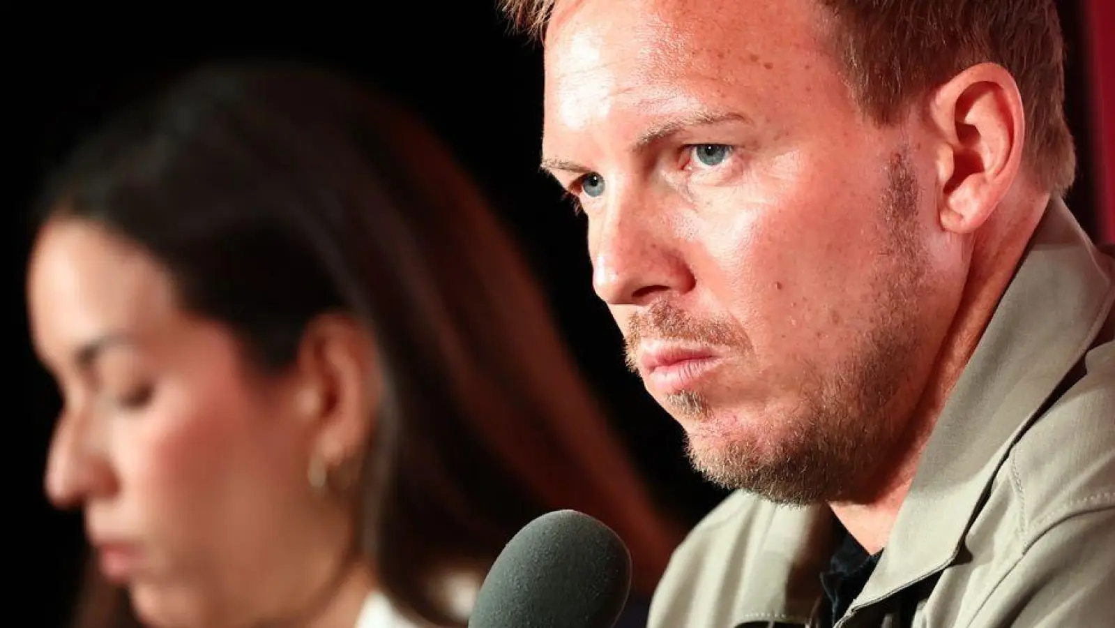 Julia Nagelsmann findet die öffentliche Bewertung von Leroy Sané nicht in Ordnung.  (Foto: Christian Charisius/dpa)