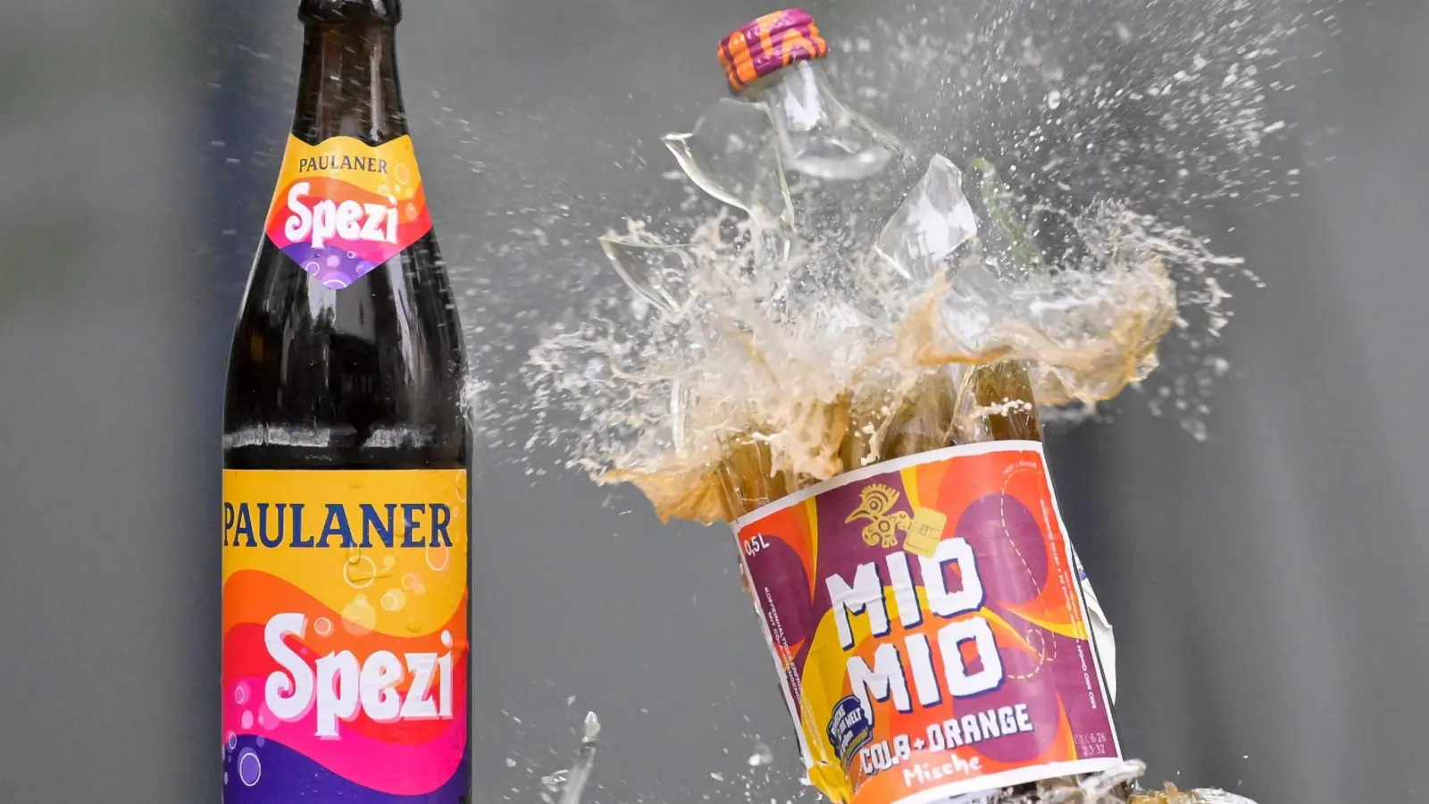 Das Design der Mio Mio Mische ist in den Augen des Landgerichts München I dem der Spezi-Flasche von Paulaner zu ähnlich. (Symbolbild) (Foto: Peter Kneffel/dpa)
