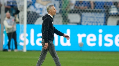 Nun muss Kees van Wonderen sogar vor dem Saisonende den Trainerposten räumen.  (Foto: Bernd Thissen/dpa)