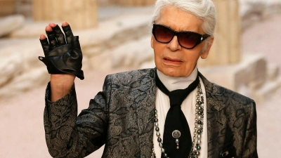 Der Modedesigner Karl Lagerfeld sagte, man dürfe sich selbst vor seiner Katze nicht gehen lassen. (Foto: Francois Mori/AP/dpa)