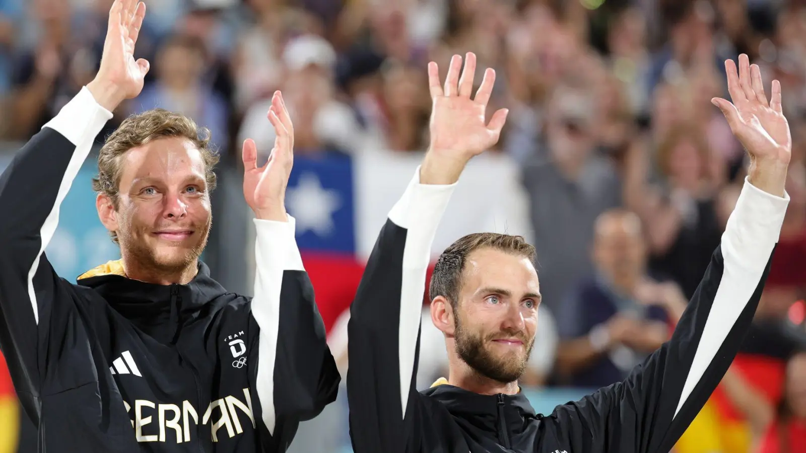 Nach Platz zwei bei Olympia sind Nils Ehlers (l) und Clemens Wickler auch bei der EM erfolgreich.  (Foto: Rolf Vennenbernd/dpa)