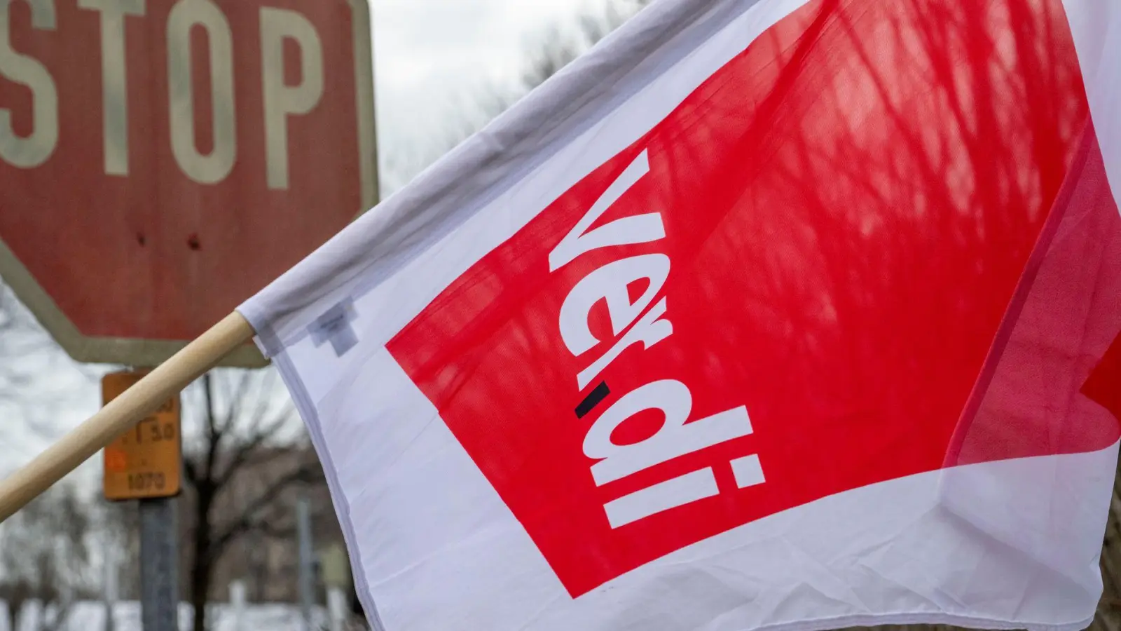 Die Warnstreiks im kommunalen Nahverkehr gehen weiter. (Archivbild) (Foto: Stefan Puchner/dpa)