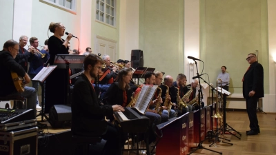 Mit der Giga Ohm Band ist das Jazzarise Festival am Freitag in der Orangerie in Ansbach abgeschlossen worden. (Foto: Christina Özbek)