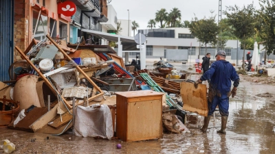 Die Aufräumarbeiten sind noch lange nicht zu Ende. (Foto: Rober Solsona/EUROPA PRESS/dpa)