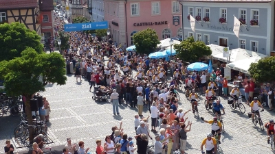 Schon im Jahr 2014 war Neustadt ein Etappenort der BR Radltour, wie dieses Foto von damals beweist. In diesem Jahr – genauer gesagt am 2. August – wird es sogar der Zielort der Schlussetappe sein. (Foto: Stadt Neustadt)