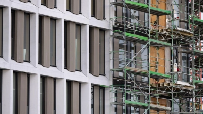 Wenn möglich, sollen Neubauten für staatliche Behörden in Zukunft die Ausnahme sein. „Mieten statt bauen“ lautet das neue Motto der Staatsregierung für Liegenschaften. (Illustration)   (Foto: Sven Hoppe/dpa)